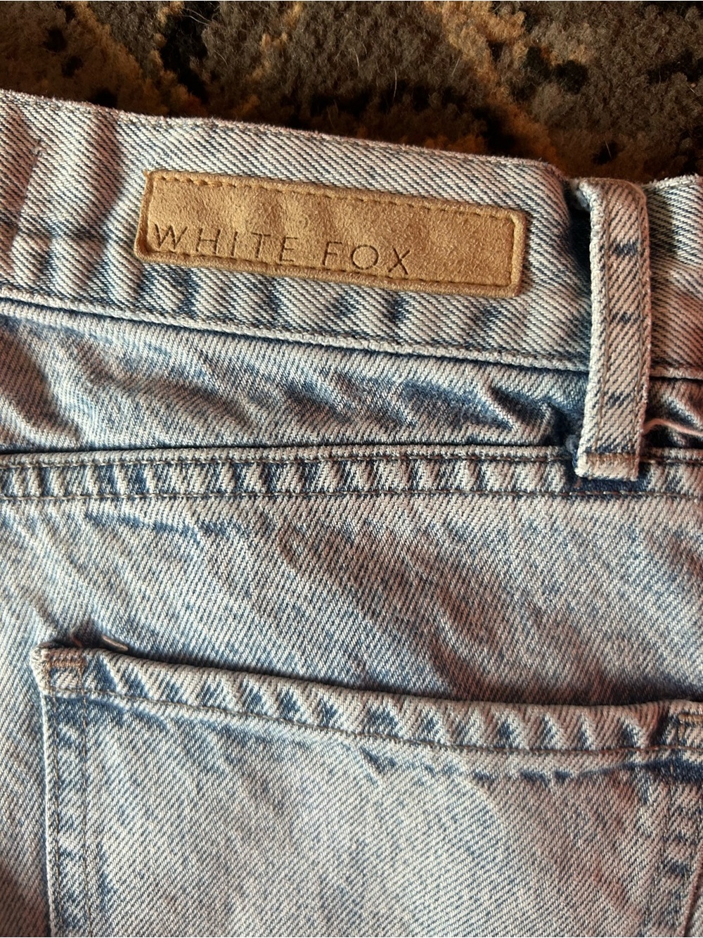 White Fox Boutique High-Rise Light Blue Mom Jeans - Picture 4 of 4